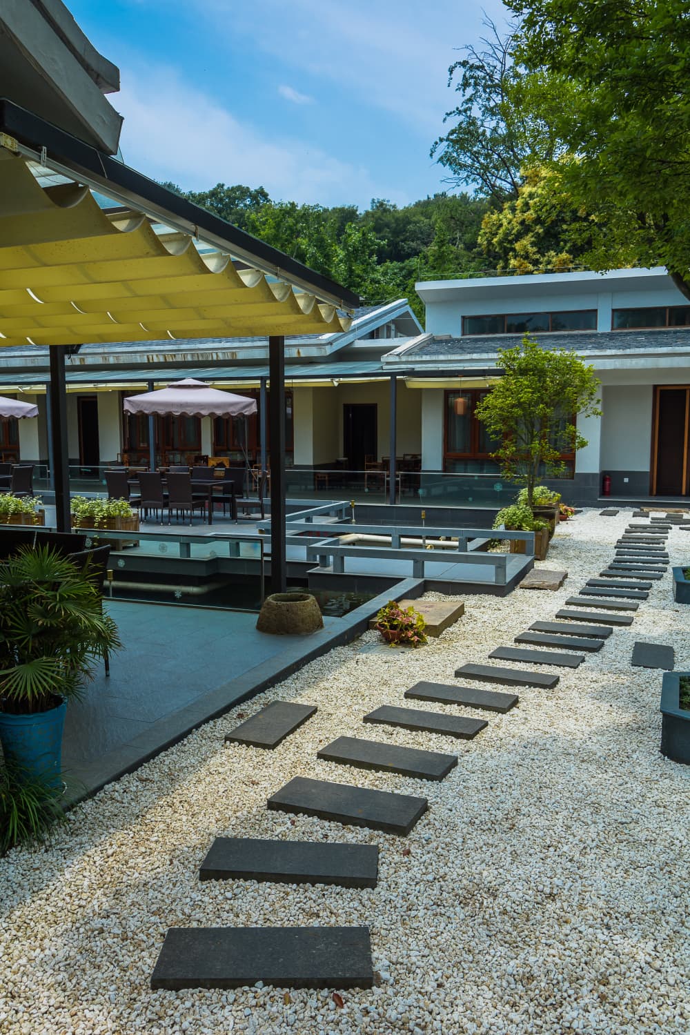 Professional Deck and Patio Builders Creating Stunning Outdoor Living Spaces